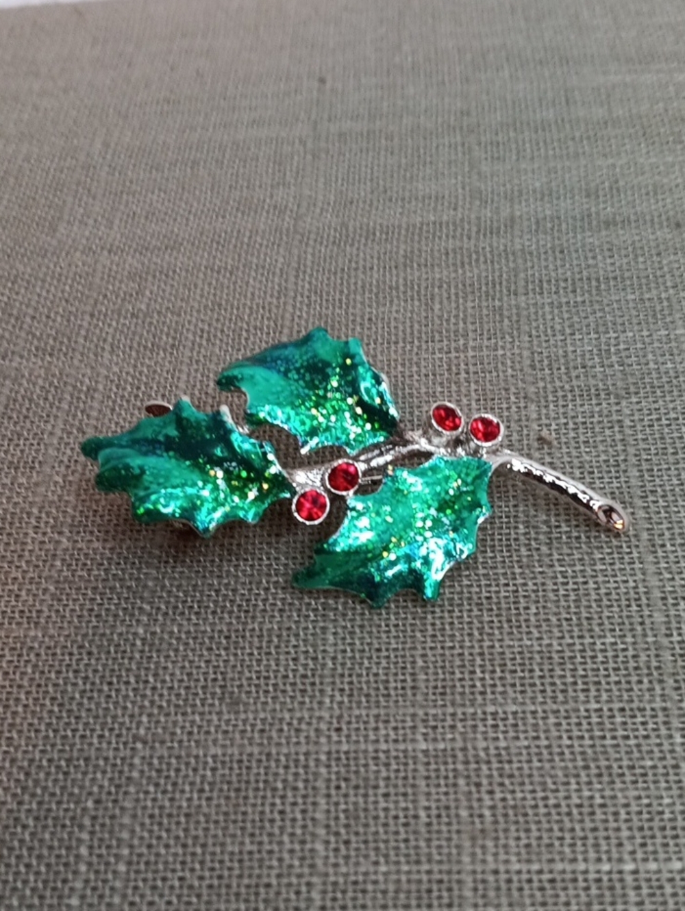 AAi Green Holly Leaf Crystal Brooch with Red Accents